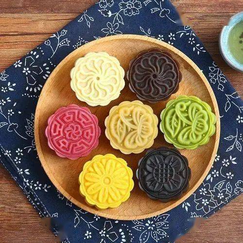 月饼救不了酒店,这些月饼花式摆盘却美哭了