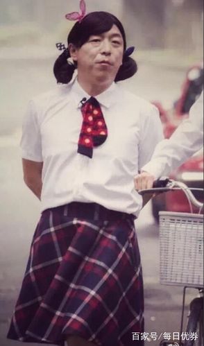明星男扮女装:胡歌性感,岳岳搞笑,他