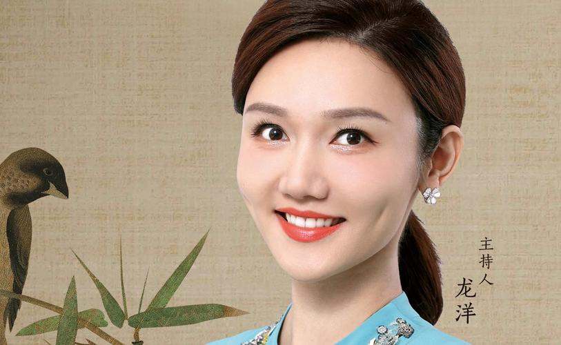 龙洋坐实央视财经频道一姐之位,对比实习照片,意外暴露真实颜值