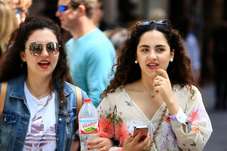 南欧西班牙之旅--- 巴塞罗那街拍西班牙女郎
