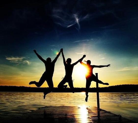 真挚的情谊,不是锦上添花,而是风雨相伴