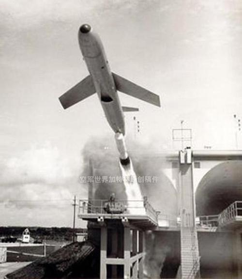 美军给核导弹画上中国图案,为什么又全部被撤走?