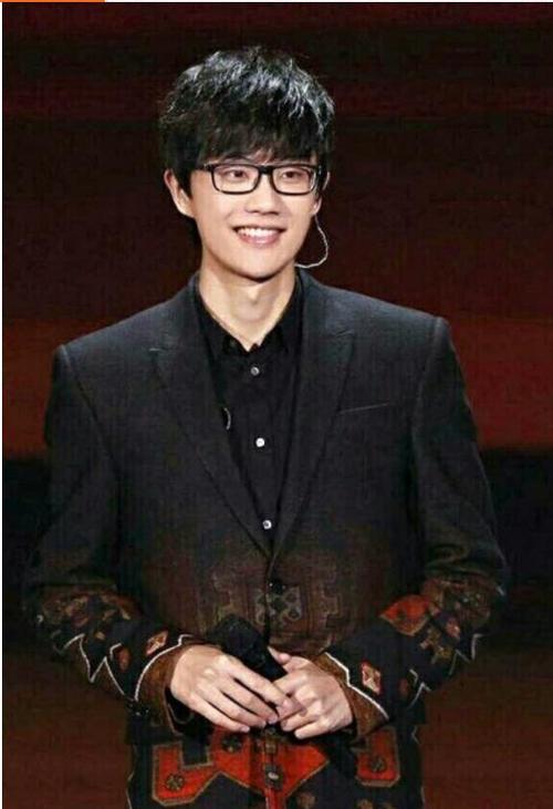 许嵩 曾气质高雅的音乐才子 现在发福成大叔!