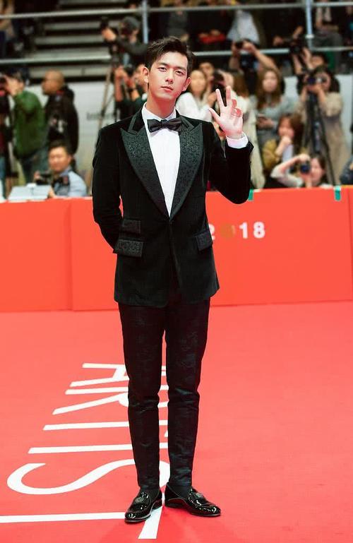 有种"差距"叫雷佳音和李现,当合影流出后,粉丝:扎心了