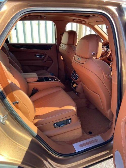 2021款宾利添越人车合一自带威慑力|内饰|超跑_网易汽车