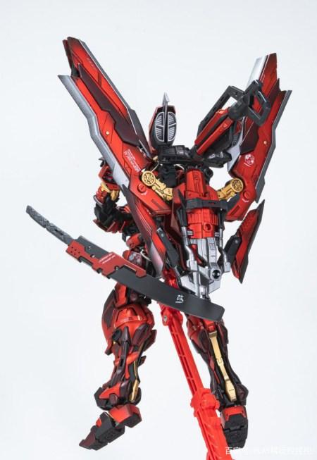 模友将原版的菊一文字也进行了调整,调整之后的造型与原版红异端装备