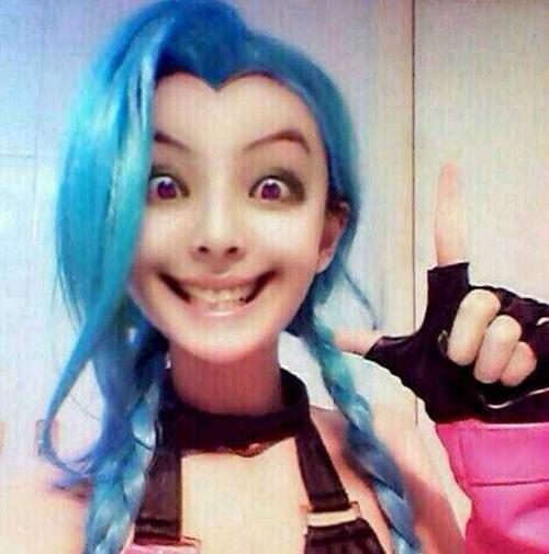 特别是表情! 金克丝的意思 就是金克丝