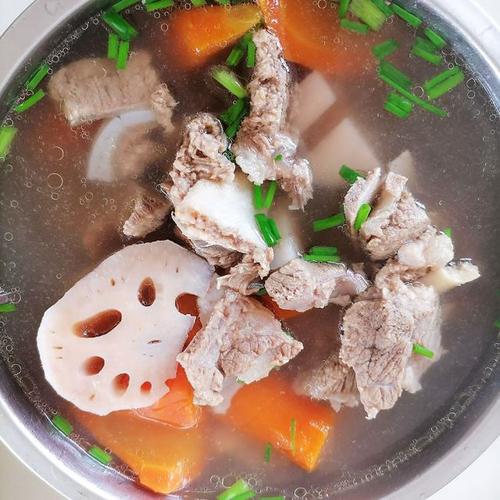 莲藕骨头汤汤鲜味美营养丰富