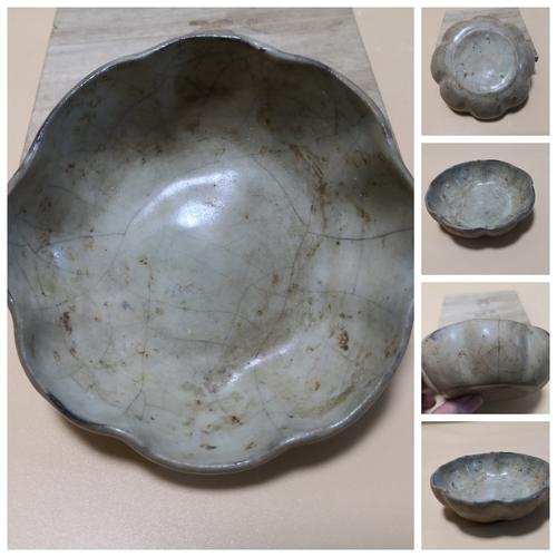 15.官窑洗 年代:北宋 高3cm 口径10cm 底足6cm 有三个支钉.