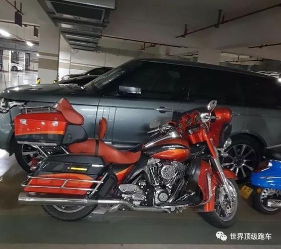 路虎(参数|图片)还不如旁边的摩托车有看点,一台哈雷戴维森就得好几