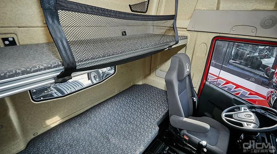 三一重卡省气王正义版460n内饰