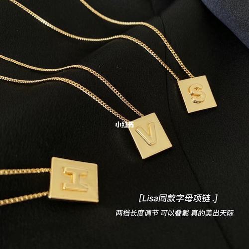 39买的celine字母项链_项链_思琳怎么样_首饰_夏天去哪玩_显白_浪漫