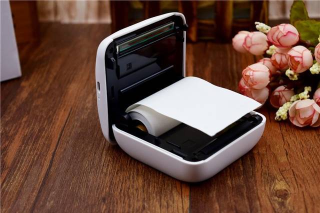 无需墨盒,装纸即打:可以放入口袋的迷你打印机!