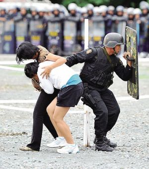 当时认为人质事件能够和平解决,因此数度放弃击毙绑匪机会