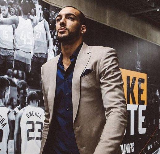 戈贝尔社交媒体发布今日图集:准备下一场