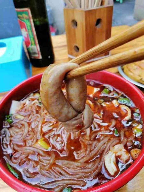 蜀把头冒节子肥肠粉-"夏天吃饭真的很难,吃热辣辣的吧,怕热,其.