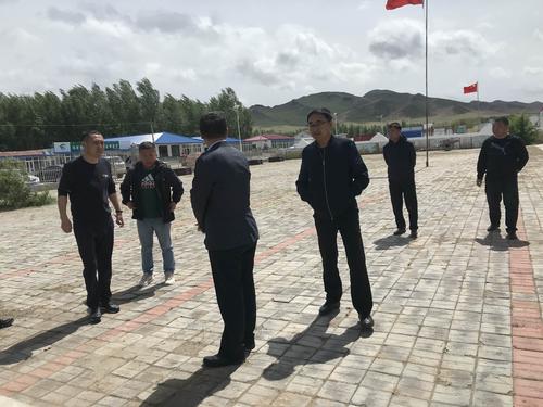 阿鲁科尔沁旗旗人大常委会副主任宝玉,旗教育局局长丛