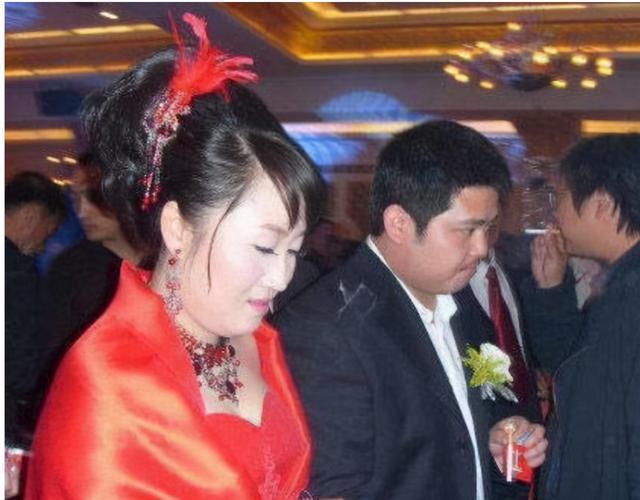 2008年赵玉芳与老公汪洋结婚,汪洋是铁岭一家商贸公司的普通质检员,这