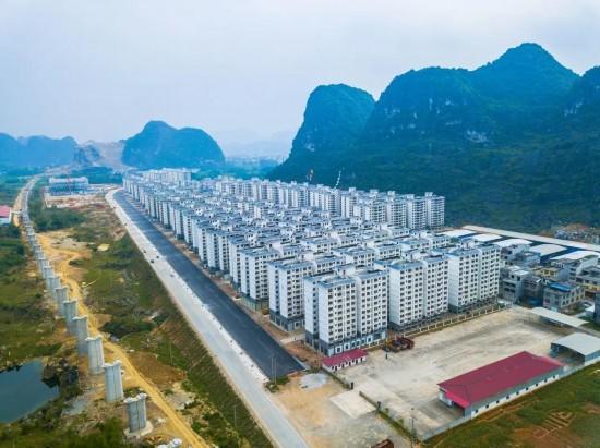 都安要闻   八仙安置新区位于都安县城区东部,占地203亩,项目规划建设