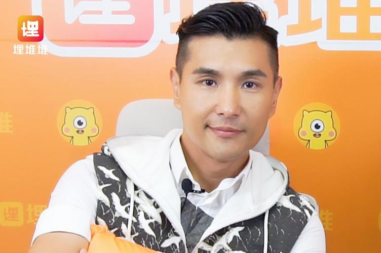 堆仔带你看:型男陈展鹏瞬间化身萌萌哒"表情包"