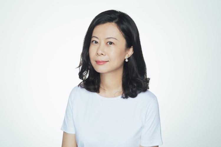 主持过《时代杂志》,《钱来钱往有话说》,《边走边聊》,《大城小事》