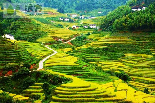上堡梯田风景区.