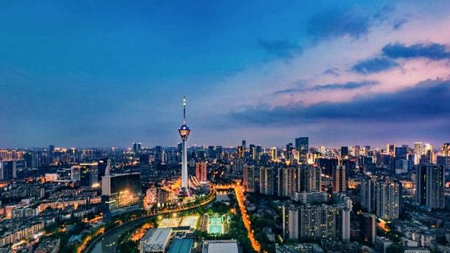 成都市这个以"熊猫"为名的地标建筑物,可看成都的繁华城市风景