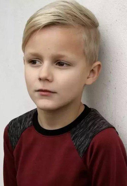 拥有着国外男童的帅气度存在,尤其吸引人们眼球的男孩短头发造型设