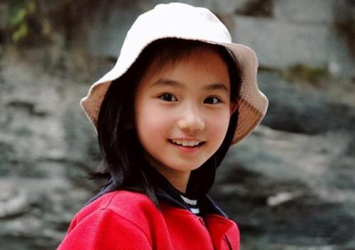 娱乐圈唯一考上"清华"的女童星,网友:当之无愧的"清华