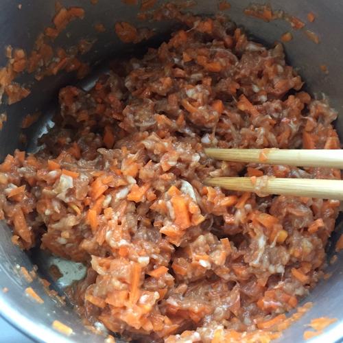 猪肉胡萝卜饺子的做法图解3