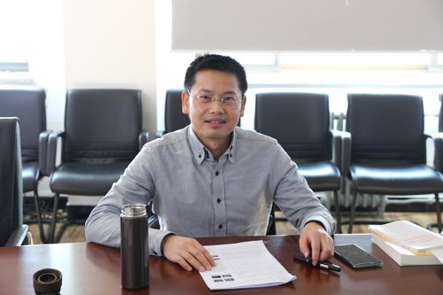 院党委副书记,纪委书记方志平做学习辅导