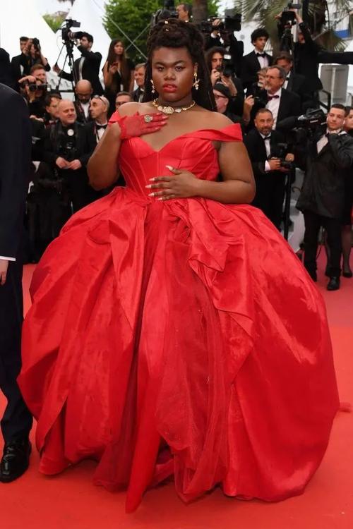 女模"黑丑胖"被骂令人作呕!泫雅,肯豆代言的ck形象大翻车?