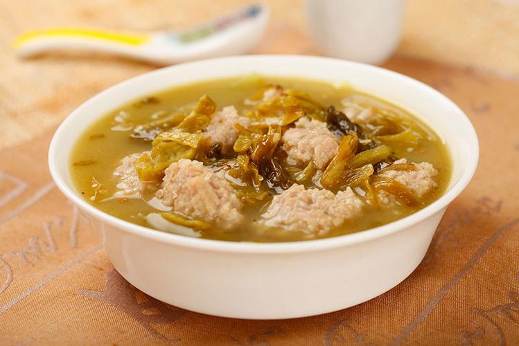 酸菜圆子汤