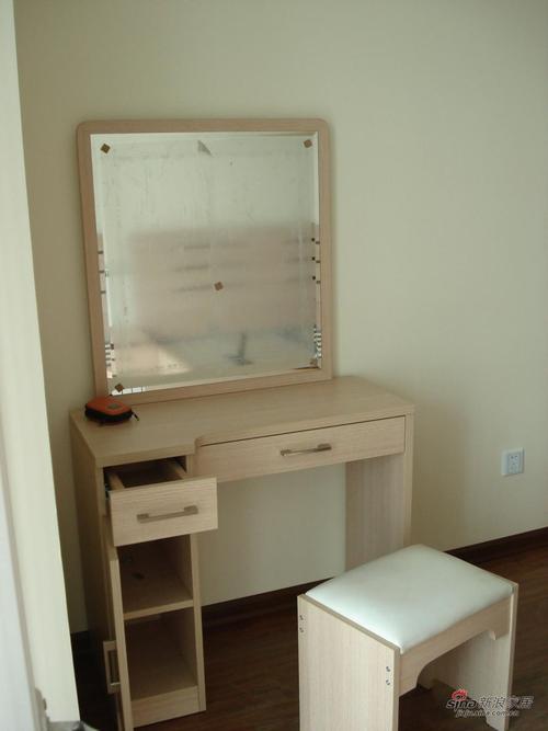 梳妆台