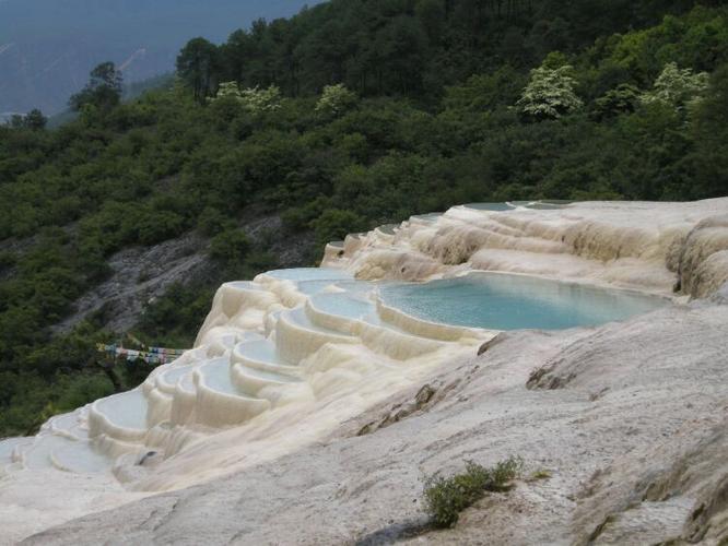 白水台(钙华地貌钙化池)