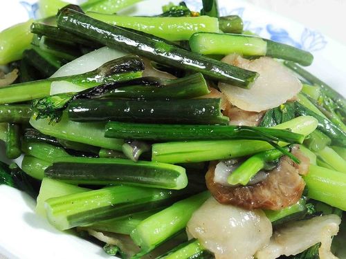 炒腊肉菜苔