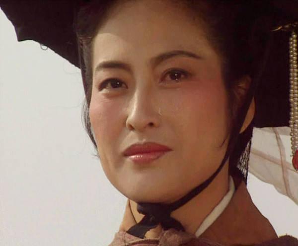曹操深知关羽心不在曹营,为何还愿意重用他?主要为了收买人心!