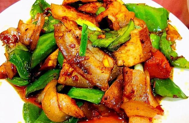 儿时的回忆香煎回锅肉咸香适中香辣可口搭配米饭绝了