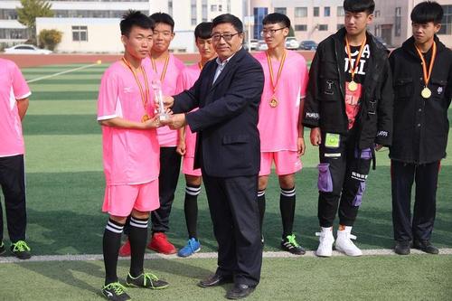市七高中男子足球队喜摘葫芦岛市第四届校园足球联赛桂冠