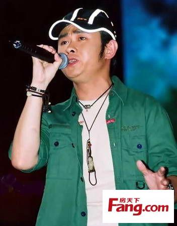 2004年1月,刀郎《2002年第一场雪》面市后,这张专辑从新疆相继火到