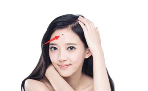 额头从一个人的额头能看出这个人的财气,如果一个人的额头比较圆满