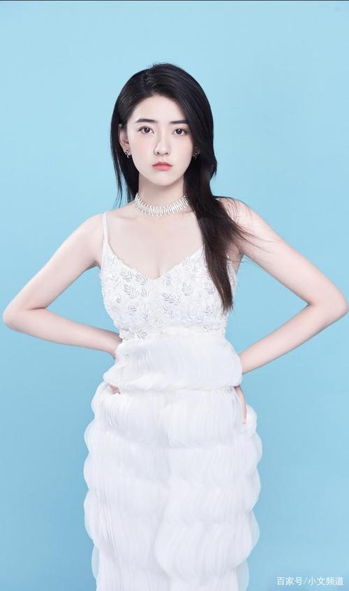 美女明星图片梁洁