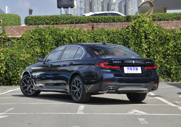 2021款宝马5系来了!比奔驰s级还漂亮,配2.0t 8at爆发252匹马力
