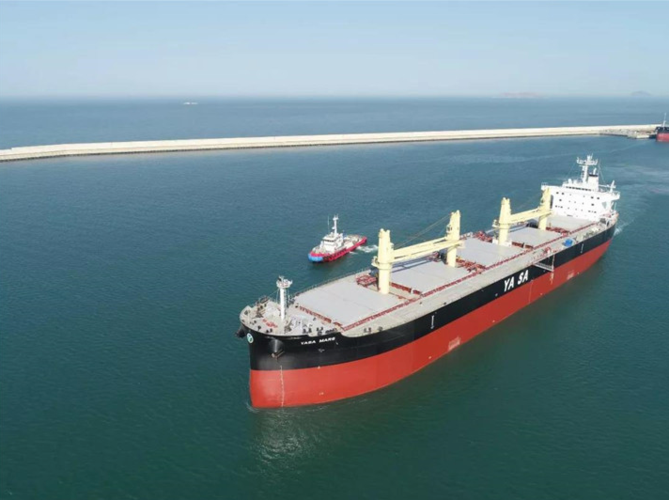 1万载重吨散货船de055船交付