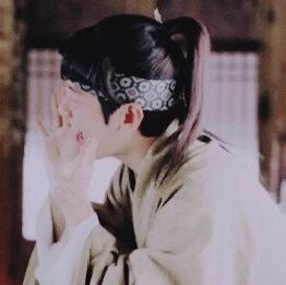 边伯贤李知恩情侣头像