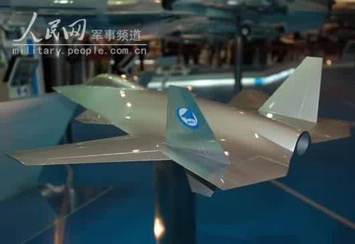 中国首次披露新一代鸭式布局前掠翼战机(图)