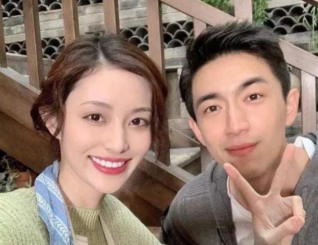 王思聪兄弟林更新4天夜会两美女举止亲密工作人员这样回应