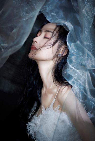 张天爱吊带裙性感写真图片18