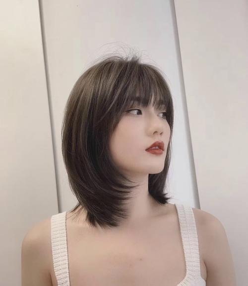 2019减龄发型,减龄发型,修饰脸型的发型