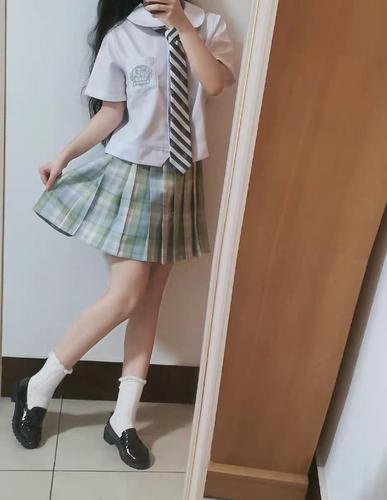 这里jk袜子店,长期招新品试用的小姐姐